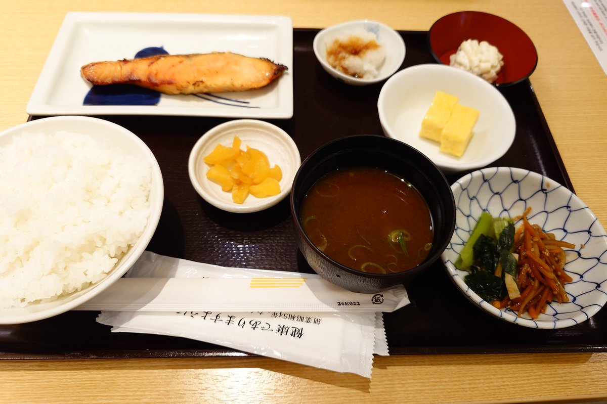 帰る日の朝ごはん、焼き魚定食